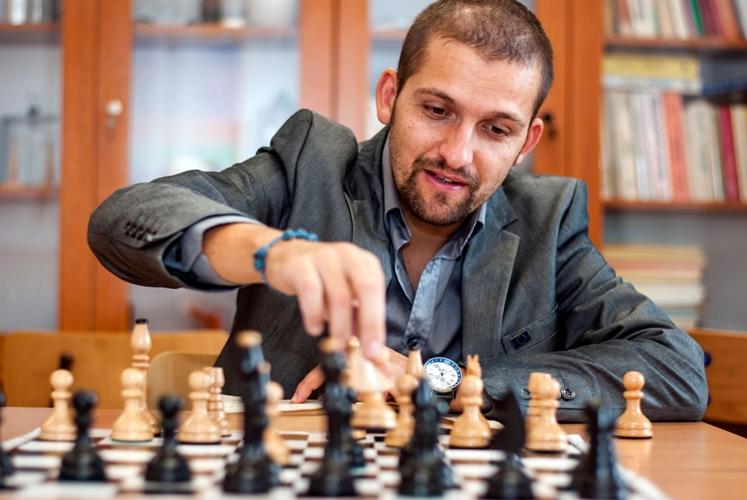 Učiteľ Marek Šefčík: Boh je Matematik a Fyzik