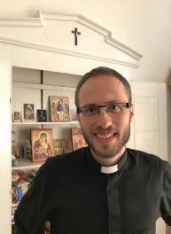 Recenzia_Štěpán Smolen: Buď, kde si + Do boja s ružencom