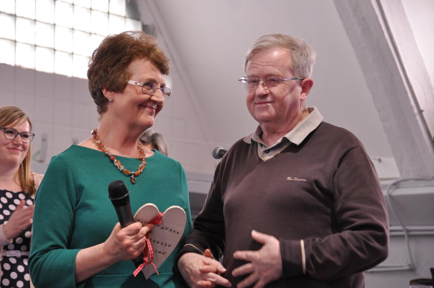 Vicki a Robert de Hoxar: Život je plný bolesti, ale Boh je odpoveď