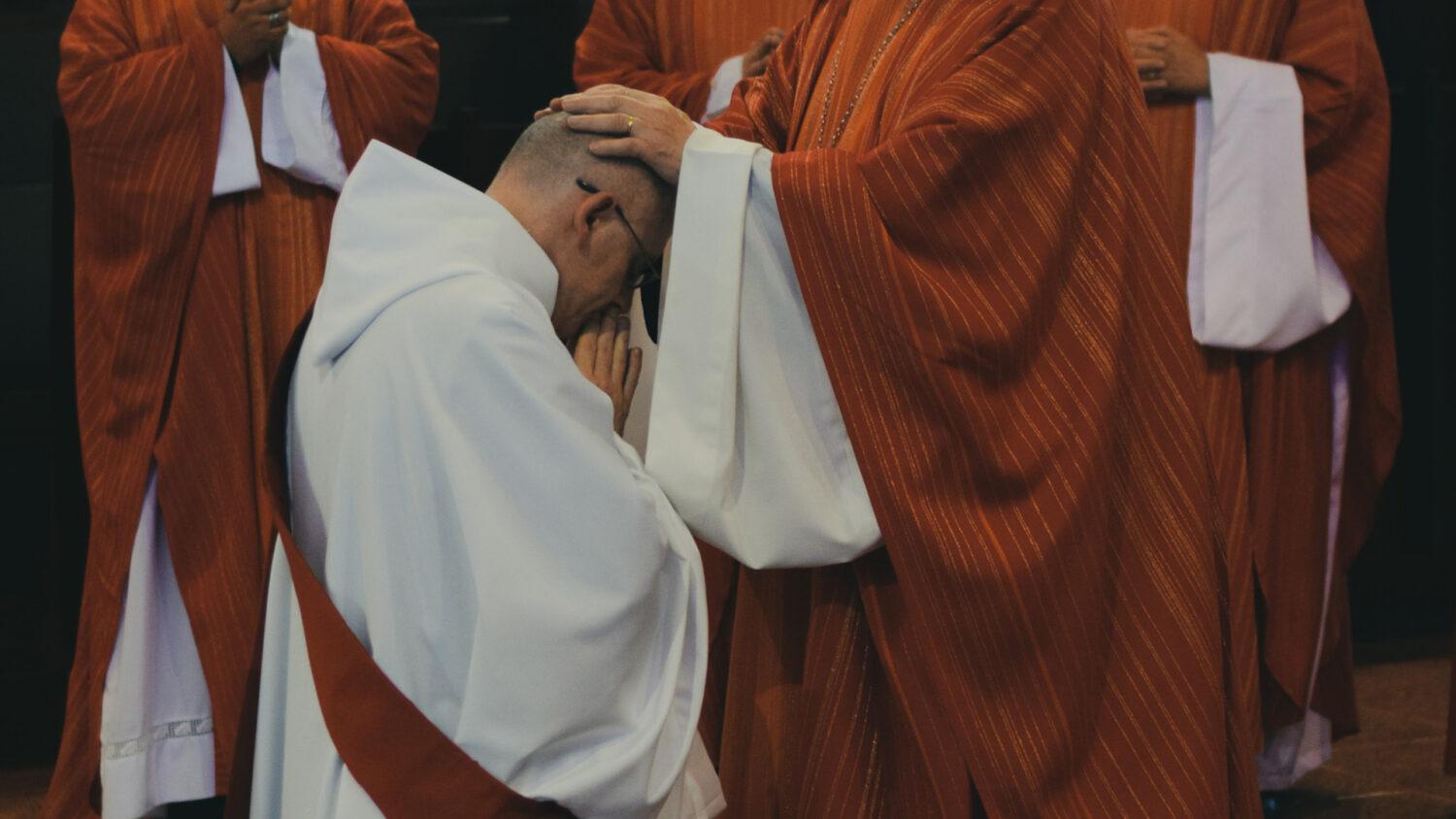 Kto môže byť biskupom?