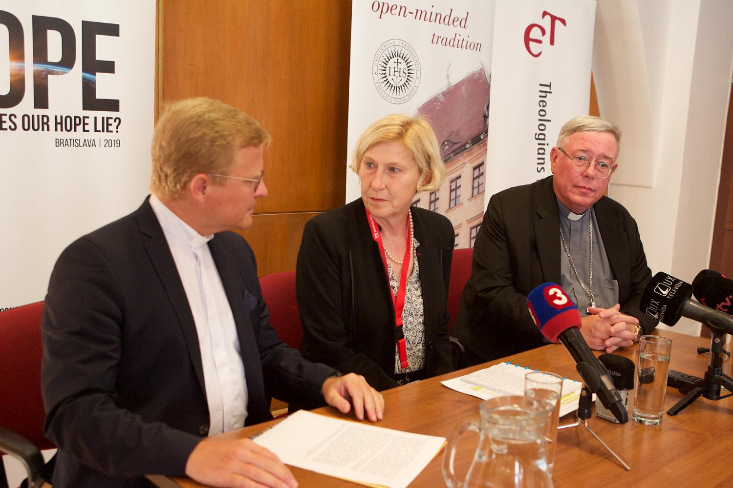 Svet nás berie vážne, odkazujú slovenskí teológovia. Začína sa najväčší kongres o nádeji