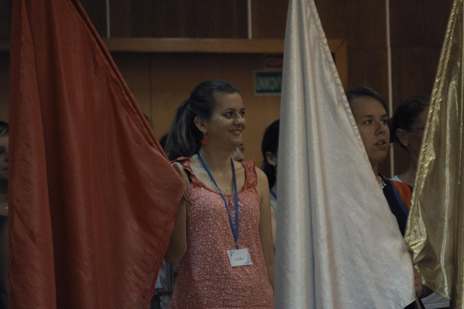 V nebi nie sú prekážky uctievať Boha tancom. A čo na zemi?