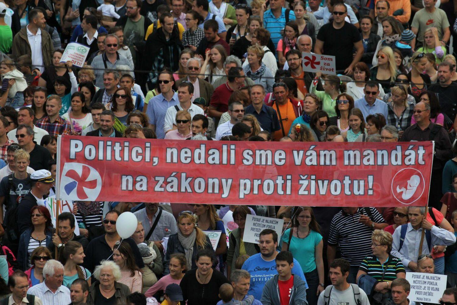 Zákony majú chrániť život každého človeka – aj nenarodeného dieťaťa