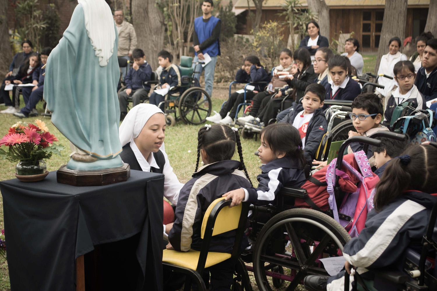 Ruženec s deťmi: ruže či tŕne?