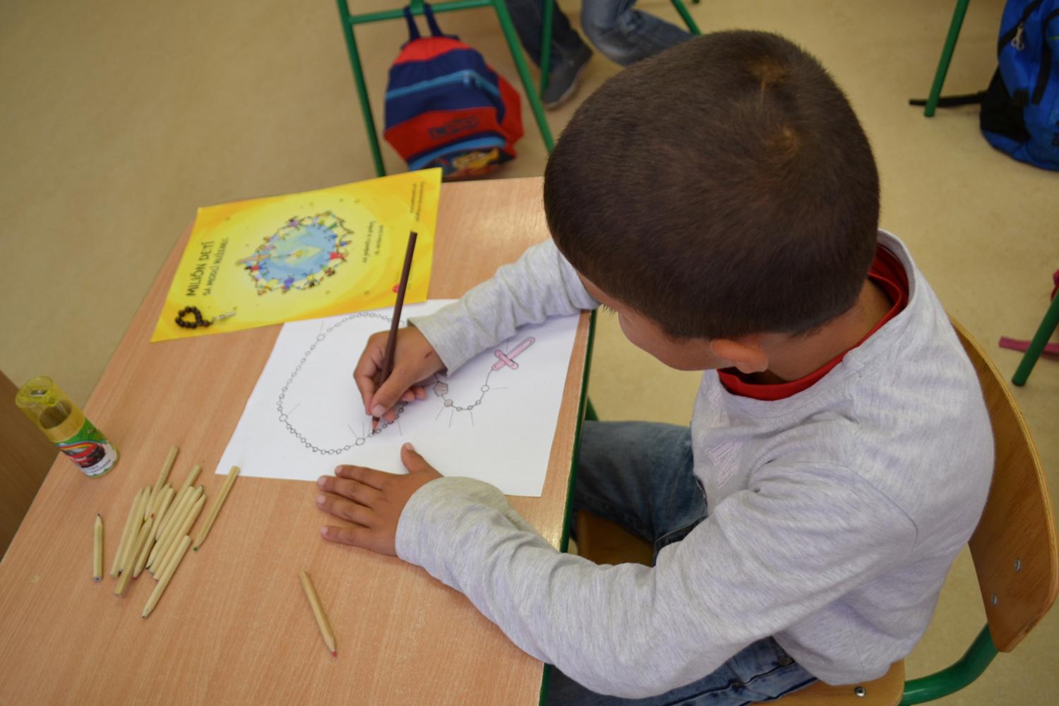 Ruženec s deťmi: ruže či tŕne?