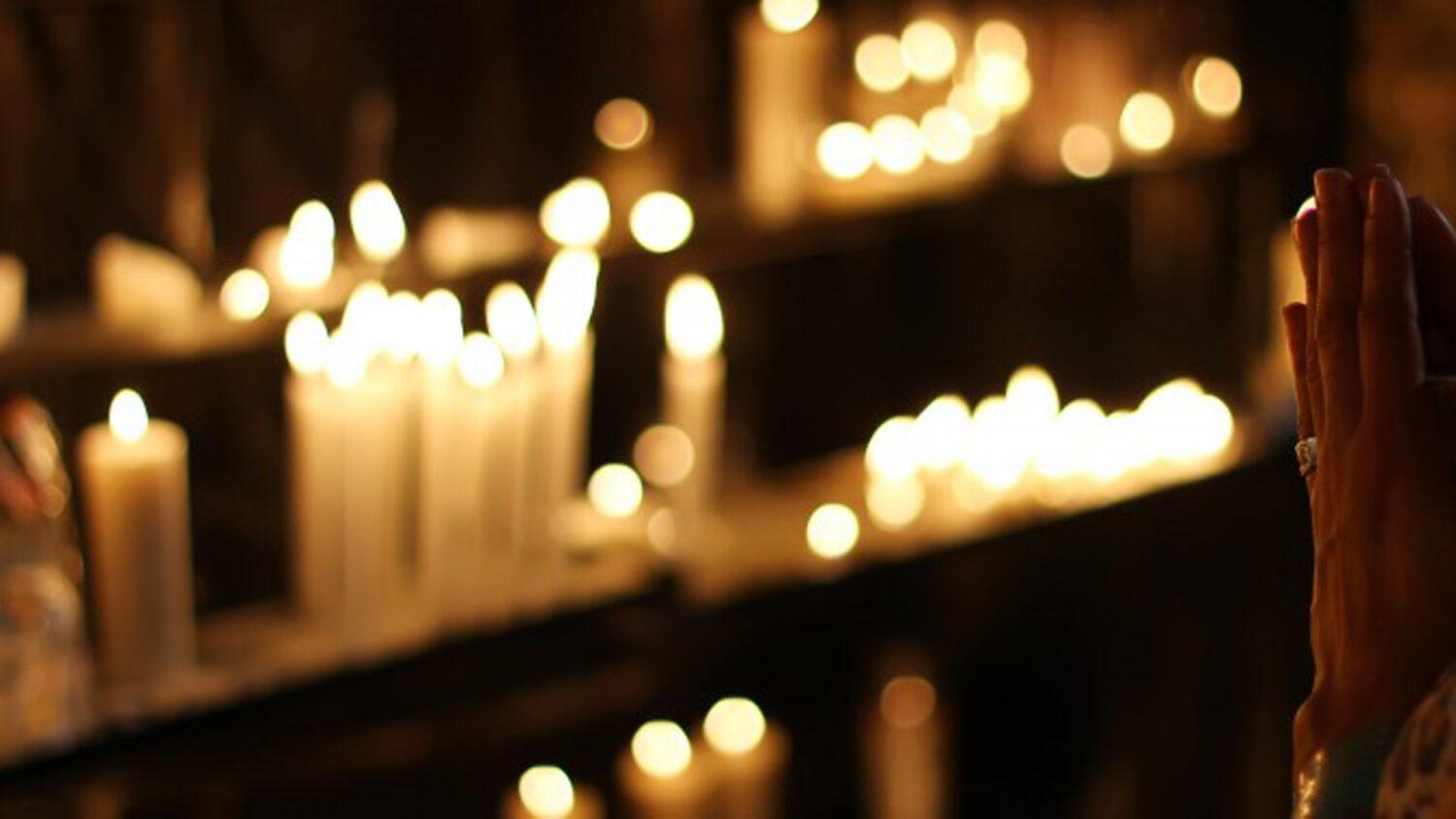 Syntetické radosti. Alebo keď miesto modlitby volíme čokoládu.