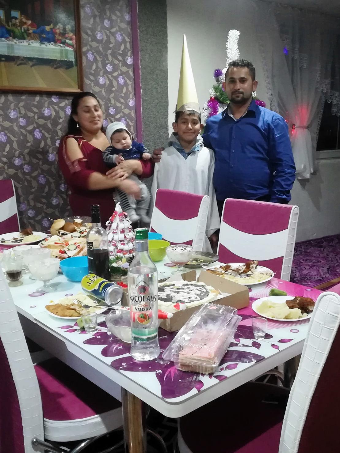 Rómski koledníci v Šarišskom Jastrabí: My máme, ale africké deti nemajú