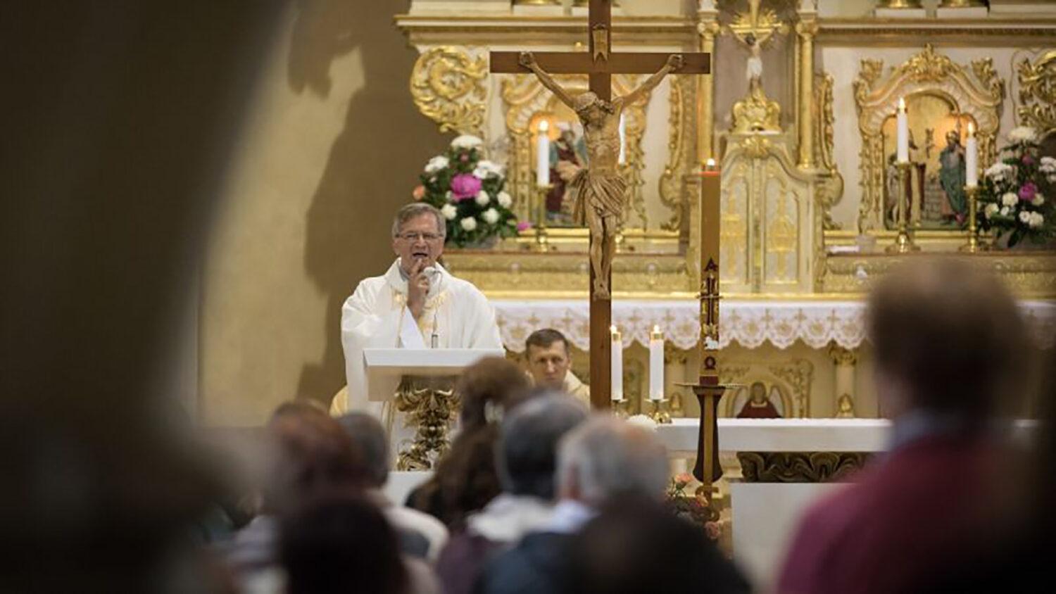 Koronavírus: V slovenských kostoloch sa dva týždne neuskutočnia omše