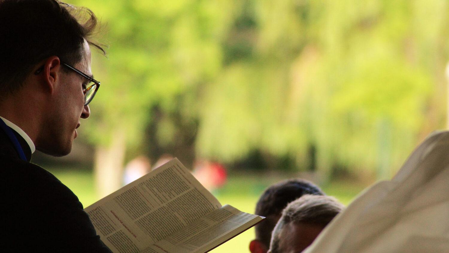 Kardinál Sarah: Potrebujeme kňazov ako mužov modlitby