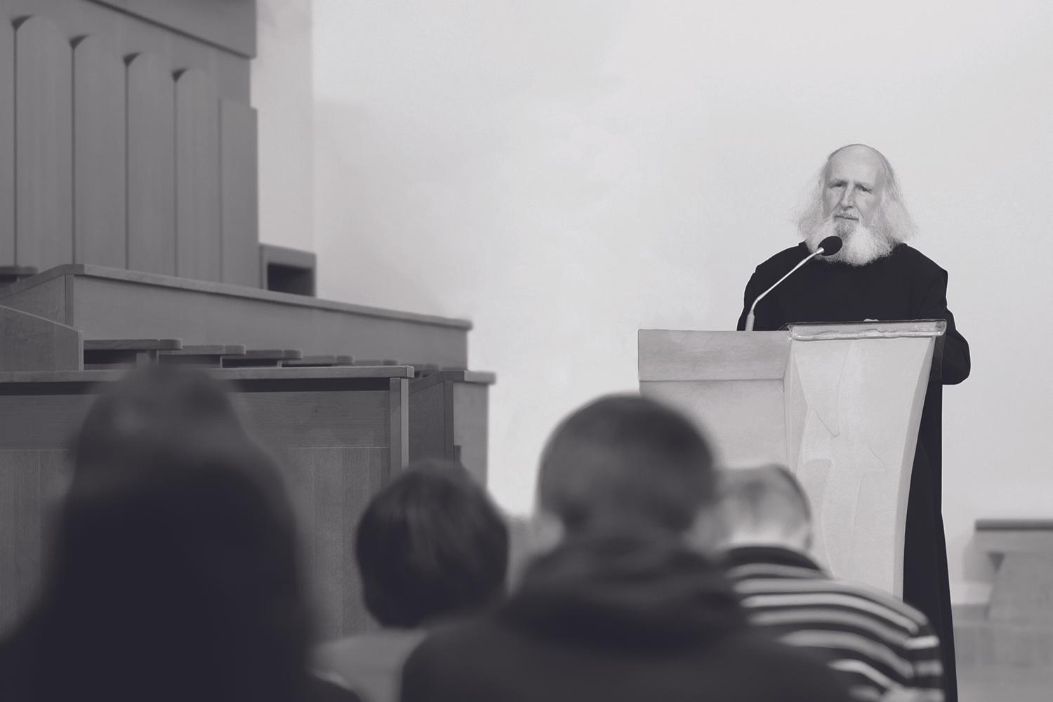 Anselm Grün: Najväčšou chybou je, že nemáme odvahu sa ku svojej viere priznať