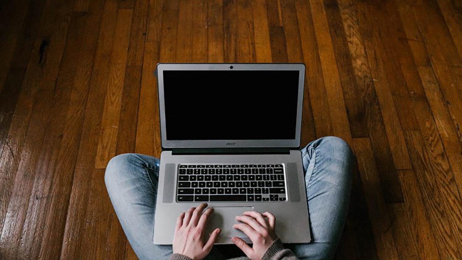 Mama 13-ročného syna: Pozeral porno, kým som v izbe vedľa dojčila bábätko