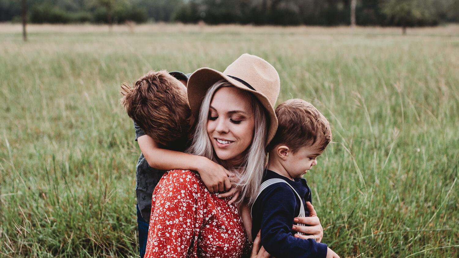 Seriál o rodičovstve: Ako prežiť november so svätými, aby sme sa nimi sami stali