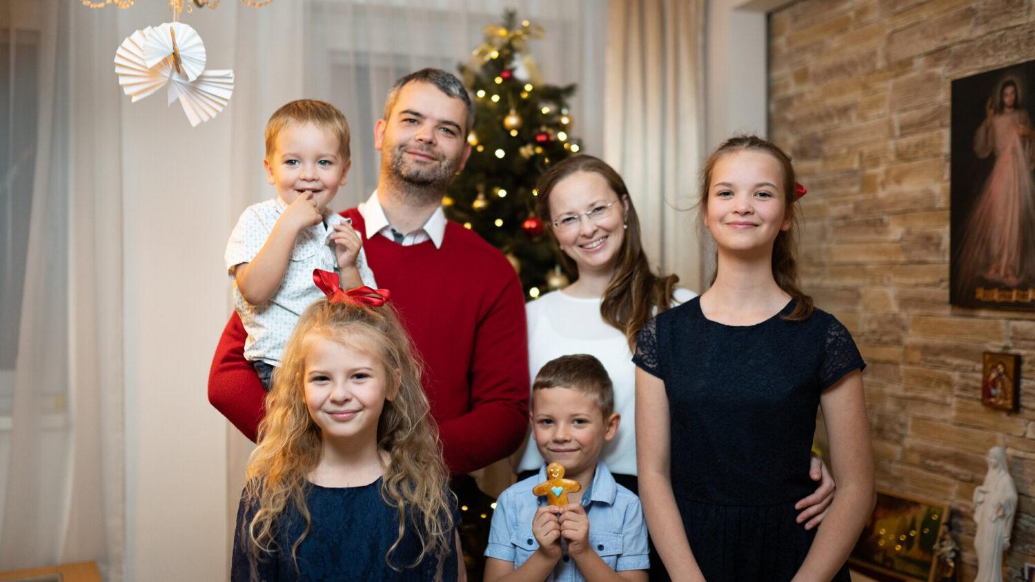 Posadíme dieťa v núdzi k svojmu štedrovečernému stolu?