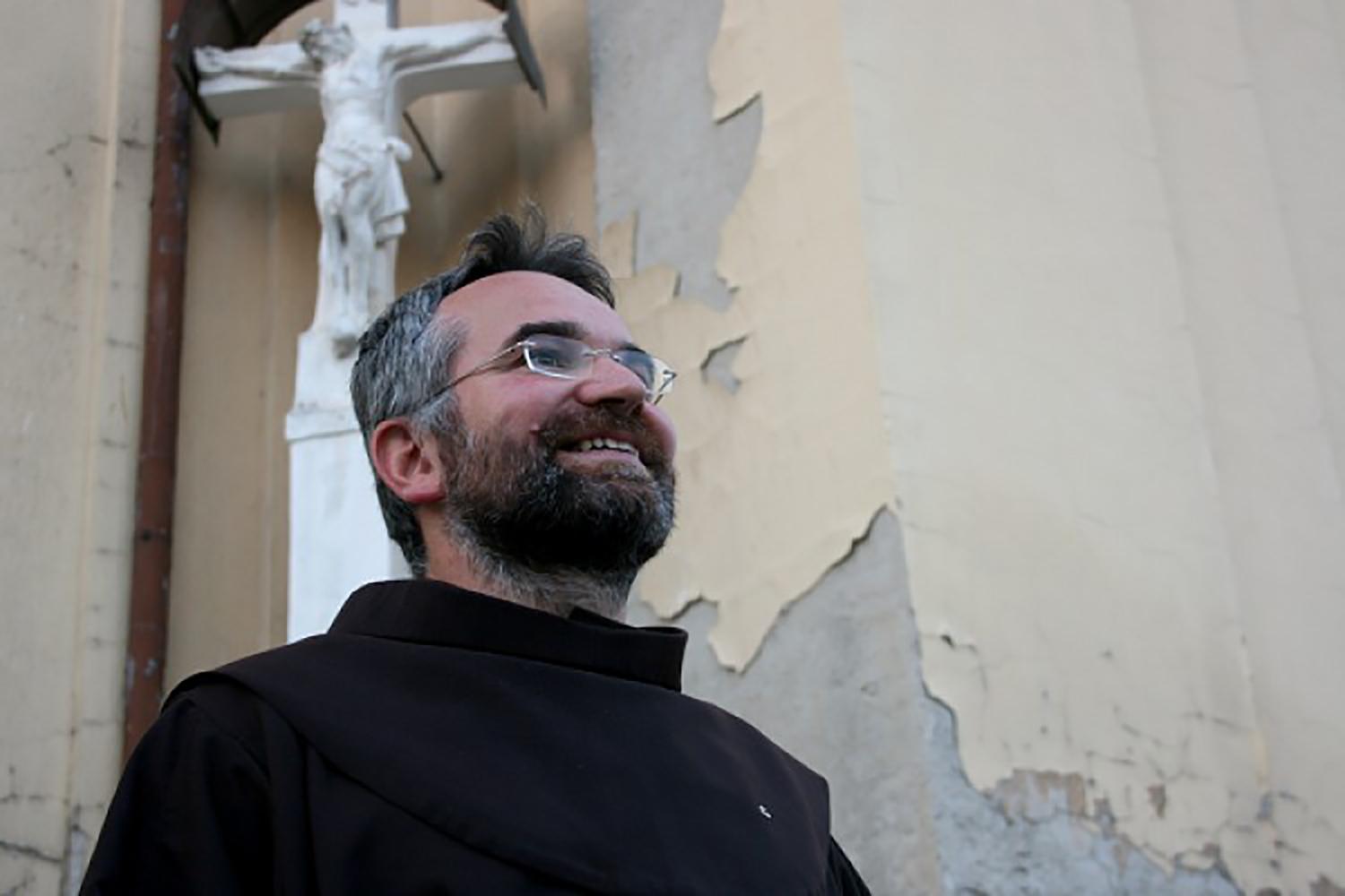 Františkán brat Filip / V bublinách máme dve možnosti: začať spolu hovoriť alebo zožierať sa