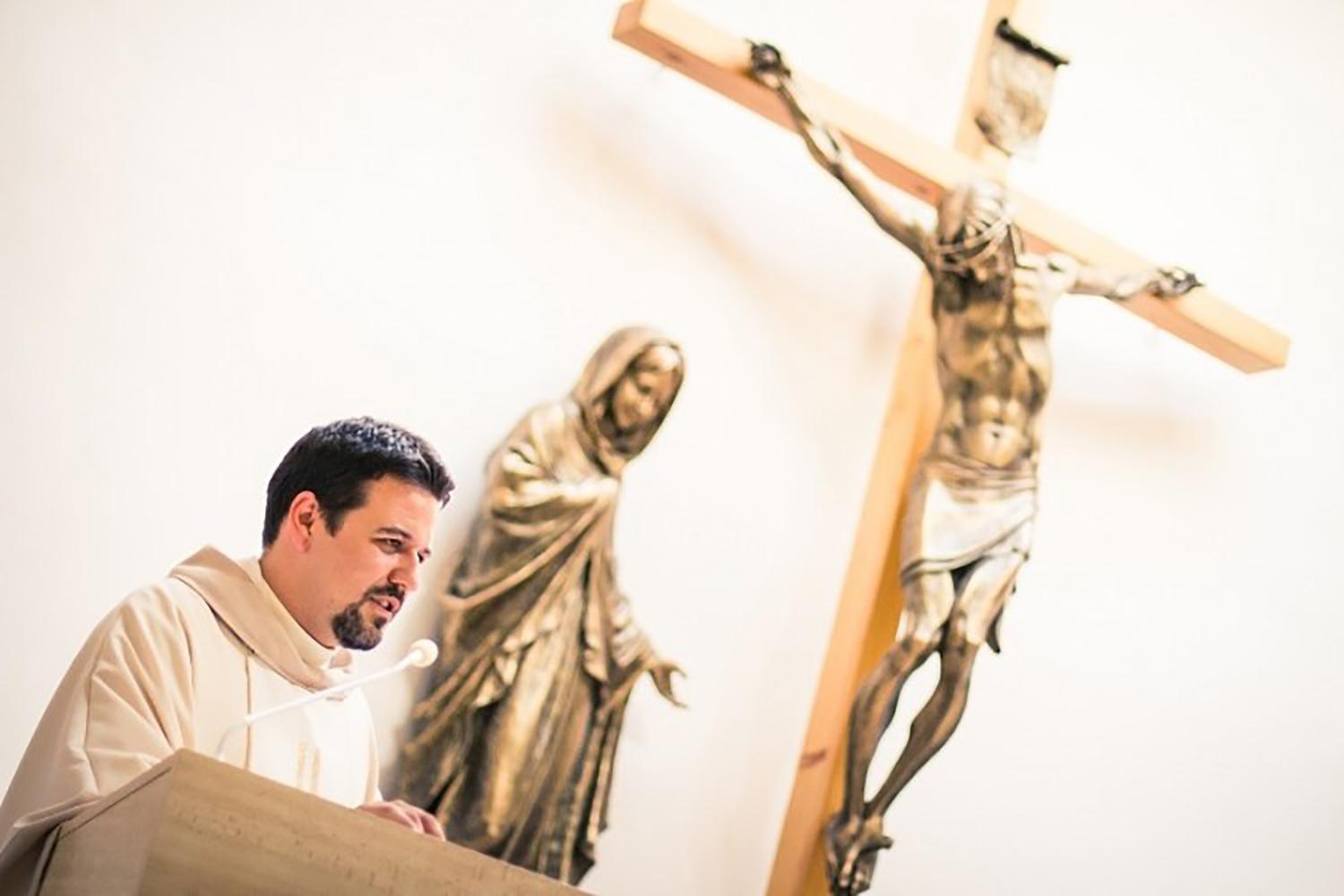 Nemocničný kňaz v Nitre / Niektorí covidoví pacienti sa pýtajú, čo sme ako ľudia spravili zle