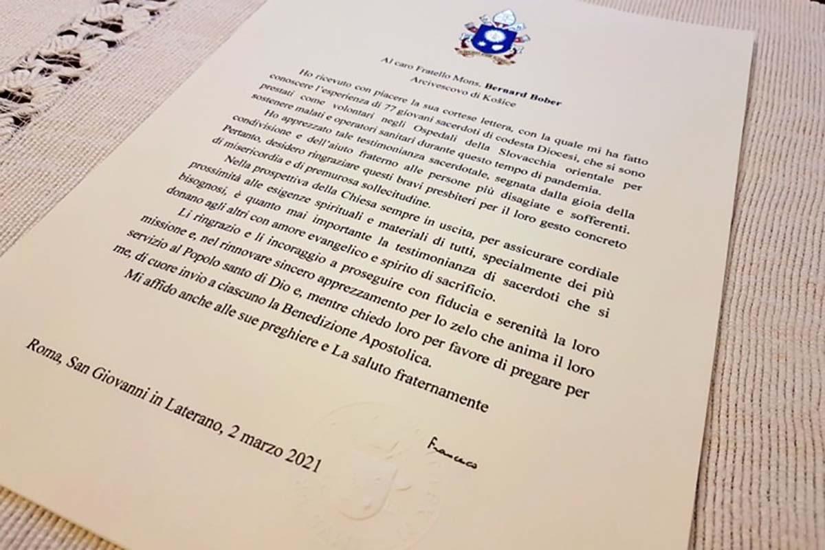 Pápež napísal na Slovensko / Ďakujem skvelým kňazom, ktorí pomáhajú v nemocniciach