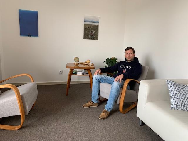 Psychológ Peter Hvorka: Muži dnes bojujú s rozhodnutím stať sa otcom