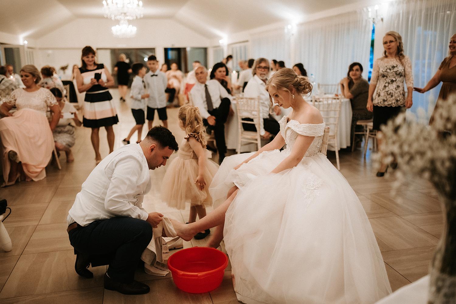 Ženích Lukáš s lavórom a uterákom: Na svoju manželku chcem hľadieť z kolien