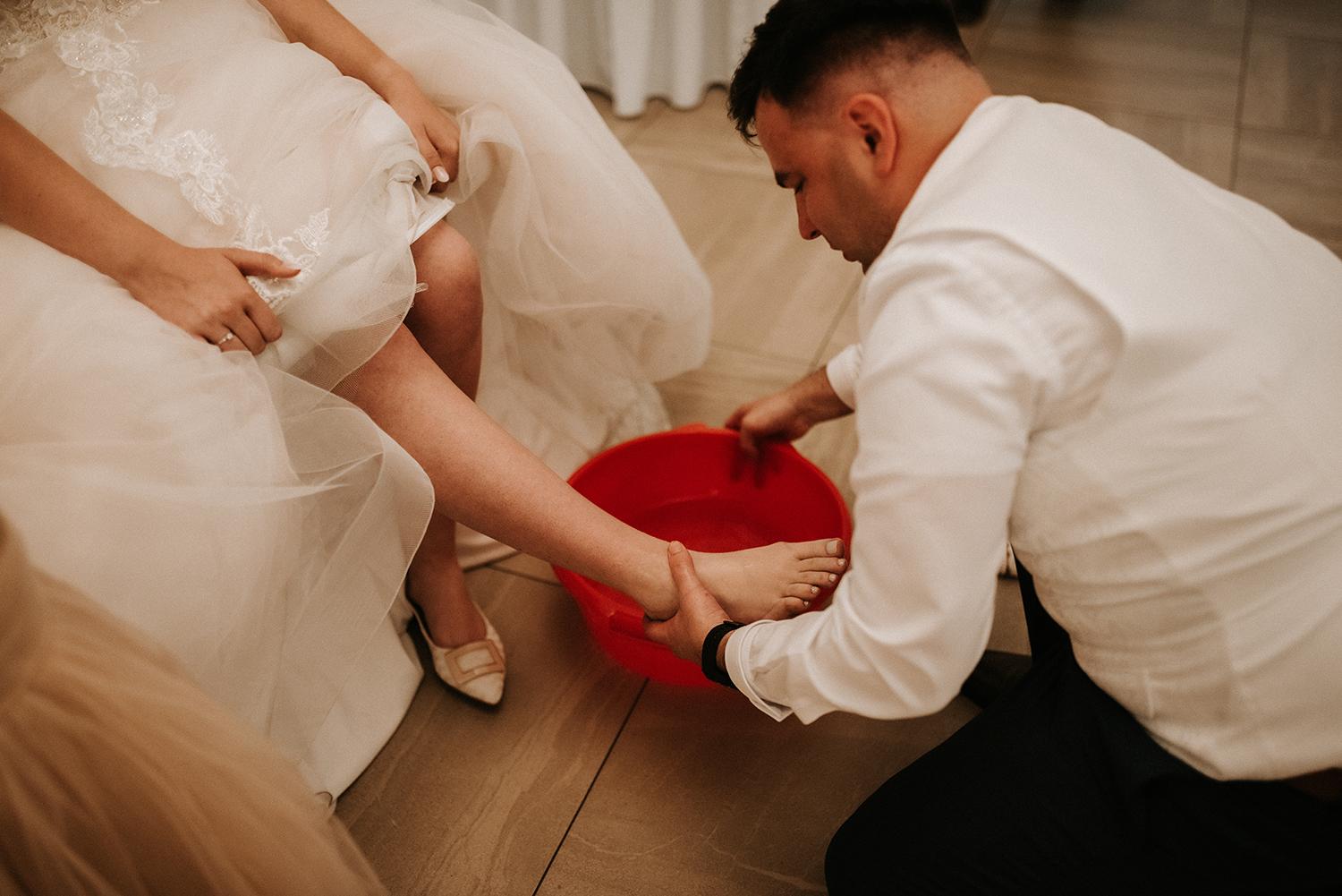 Ženích Lukáš s lavórom a uterákom: Na svoju manželku chcem hľadieť z kolien