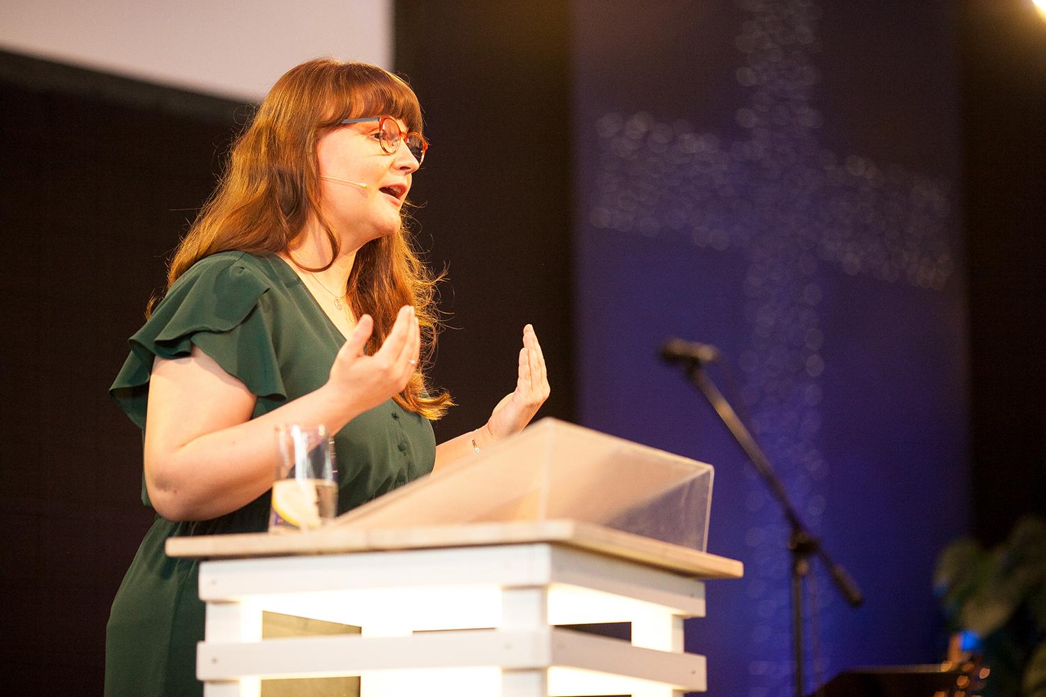 Lenka Jamborová: Ak niečo zažívaš s Bohom pri osobnej modlitbe, je priam nemožné, aby to nezačal vidieť svet okolo teba