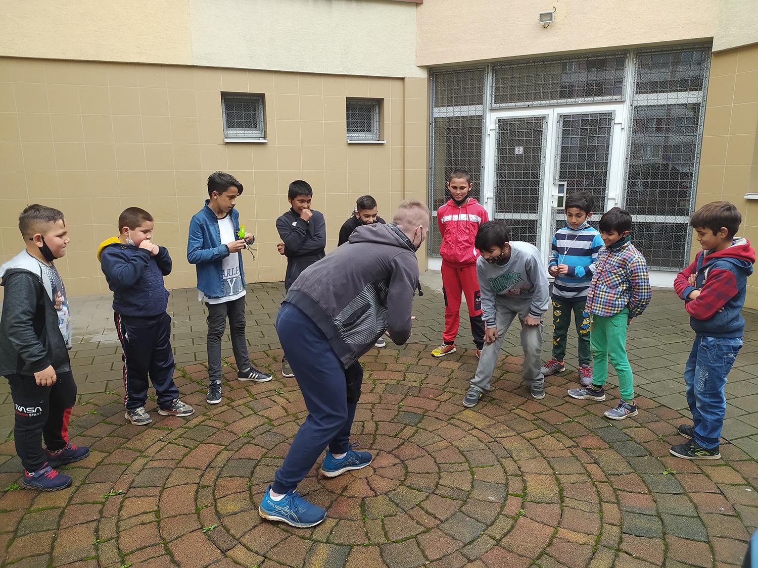 Direktor Luníka IX Peter Veselský: Dúfame, že po štrnástom septembri si viac ľudí z Luníka nájde cestu k Bohu