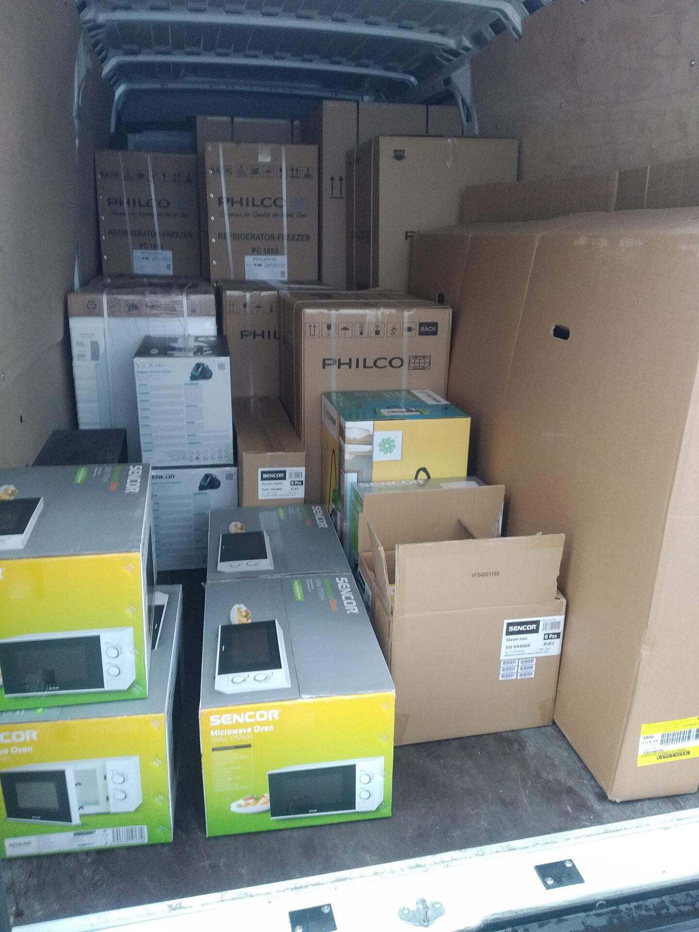 Jedným z hlavných bodov projektu Darujme úsmev je fyzický kontakt s obdarovanými. Pre mnohých ľudí je rovnako dôležitý, ako materiálna pomoc