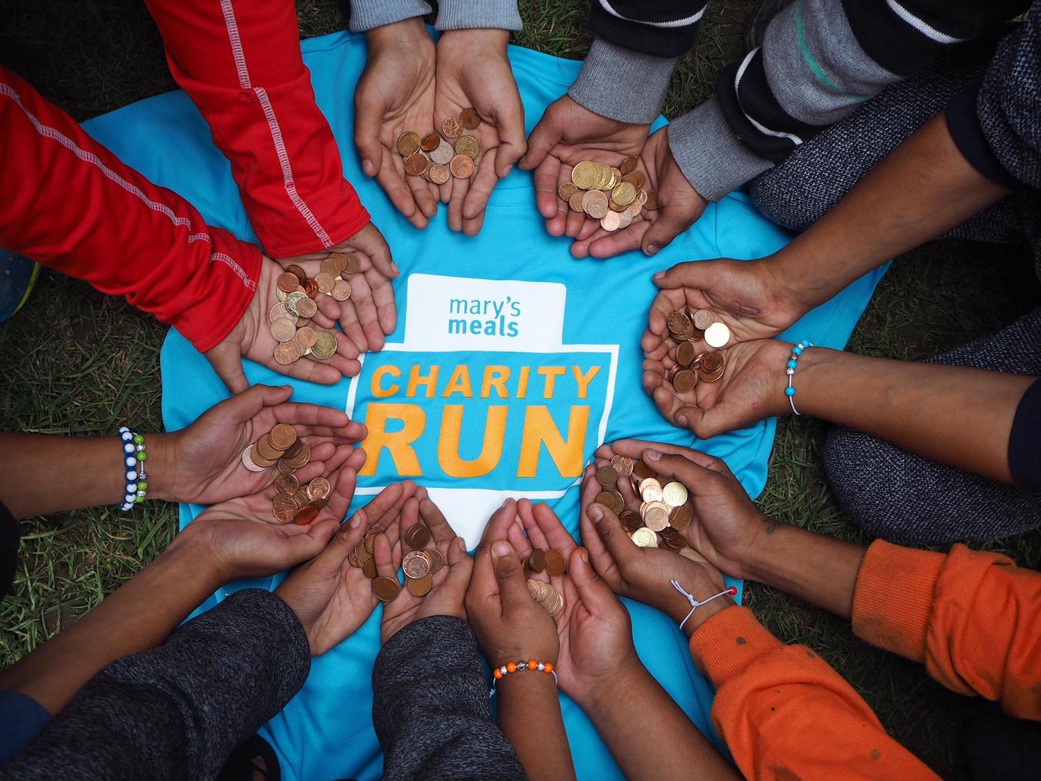 Prestierate tanier navyše pri štedrovečernom stole? Urobte z tradície ozajstný skutok lásky!