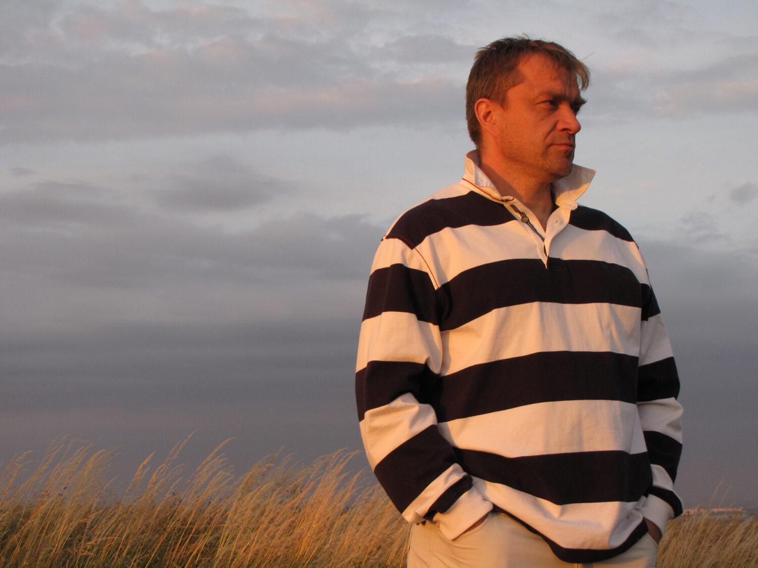 Otec nás chráni pred svetom a učí nás, ako sa v ňom presadiť