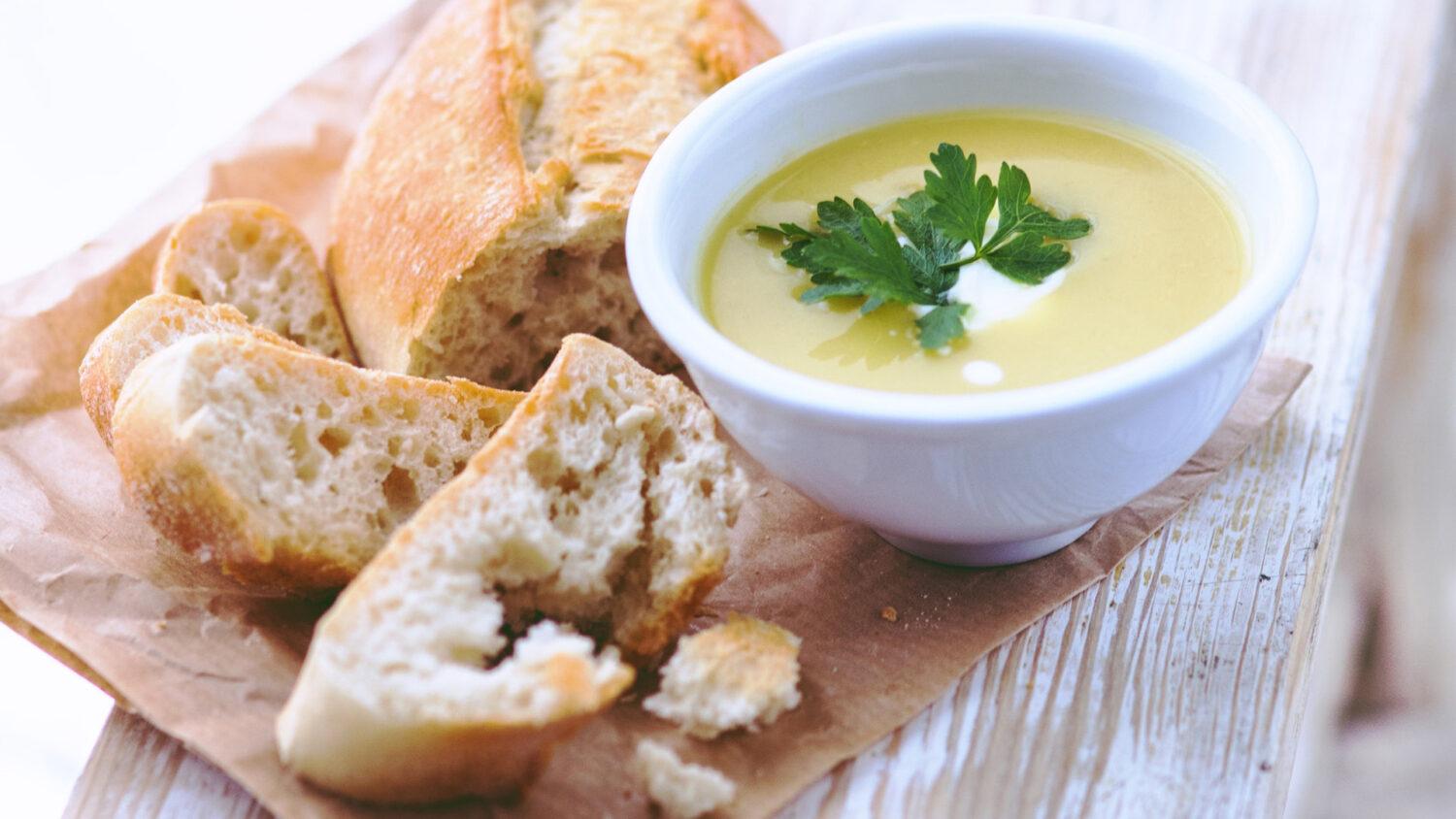 Už vám biskup naberal polievku?