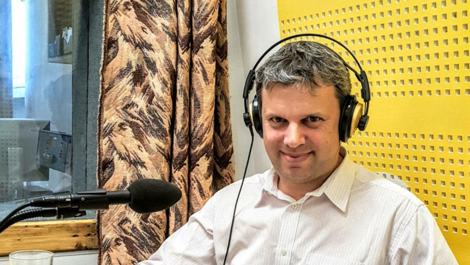 Antonín Randa: Nakúkam cez svoj rodinný plot do záhrady kňazov a ticho im ten krásny život závidím