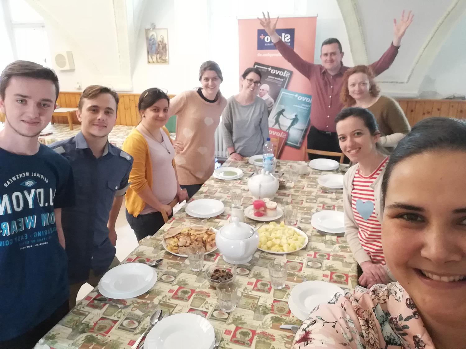 Redakcia na kolenách po celú noc