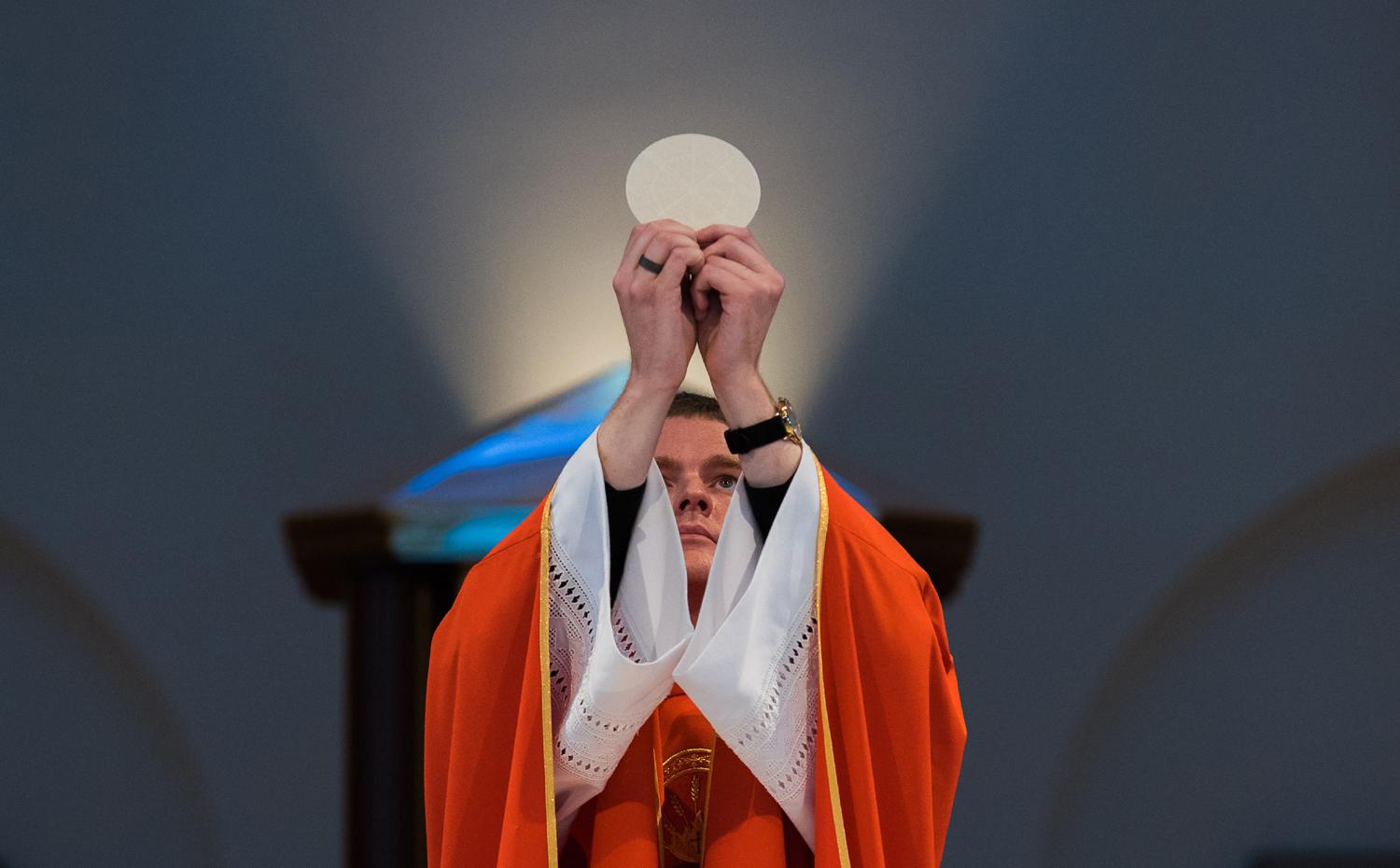 Prečo ubúdajú duchovné povolania?