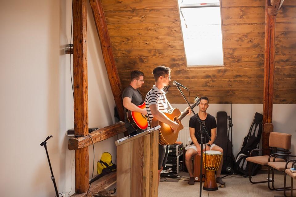 Do Trenčína príde 150 dobrovoľníkov: Upracú smetiská, navštívia bezdomovcov a domovy dôchodcov