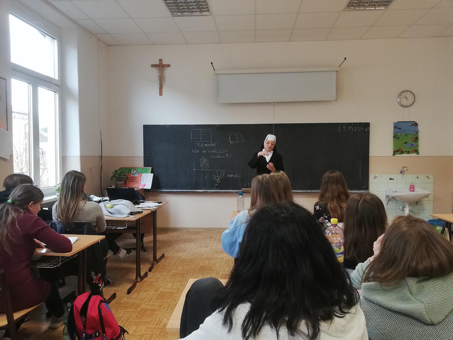 Sestra Anežka (57): Mladí sú zvedaví na Božie riešenia svojich problémov