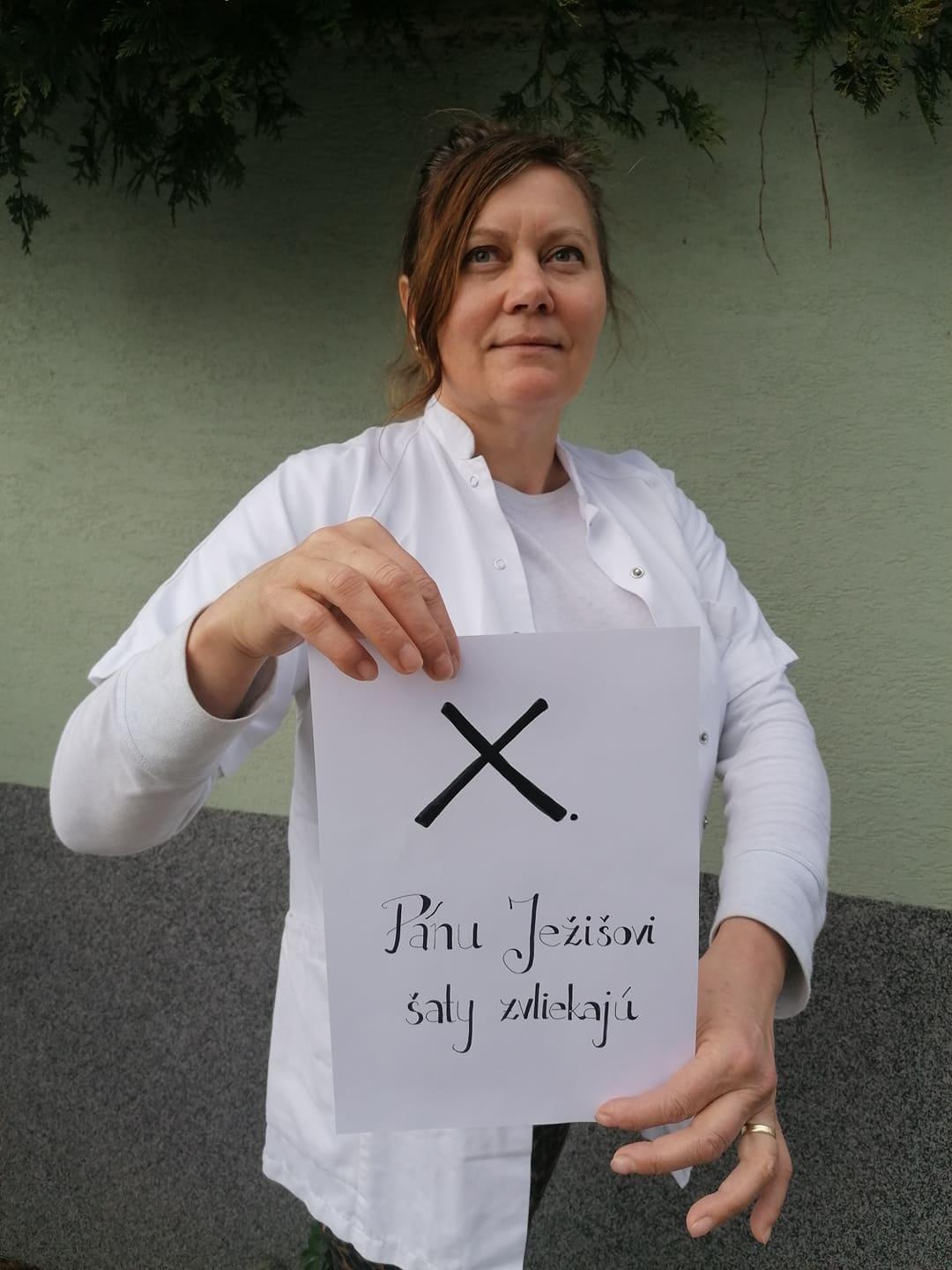 Krízová krížová cesta. 14 pohľadov z prvej línie