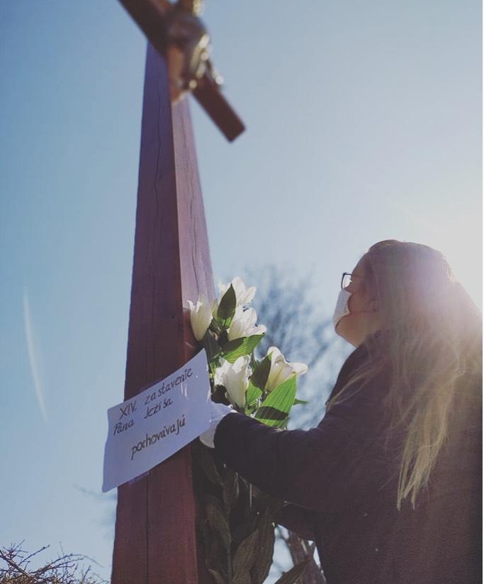 Krízová krížová cesta. 14 pohľadov z prvej línie