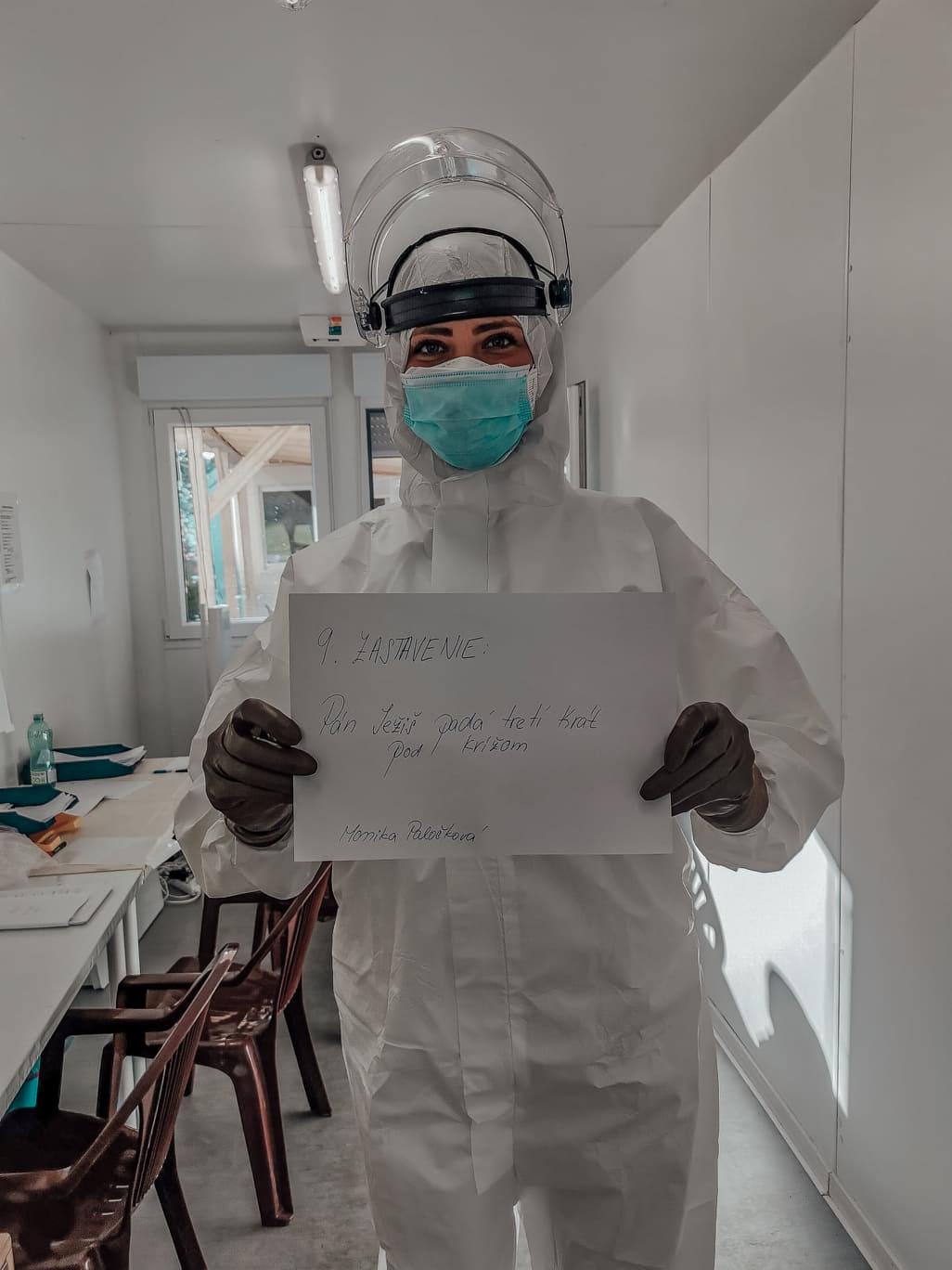 Krízová krížová cesta. 14 pohľadov z prvej línie