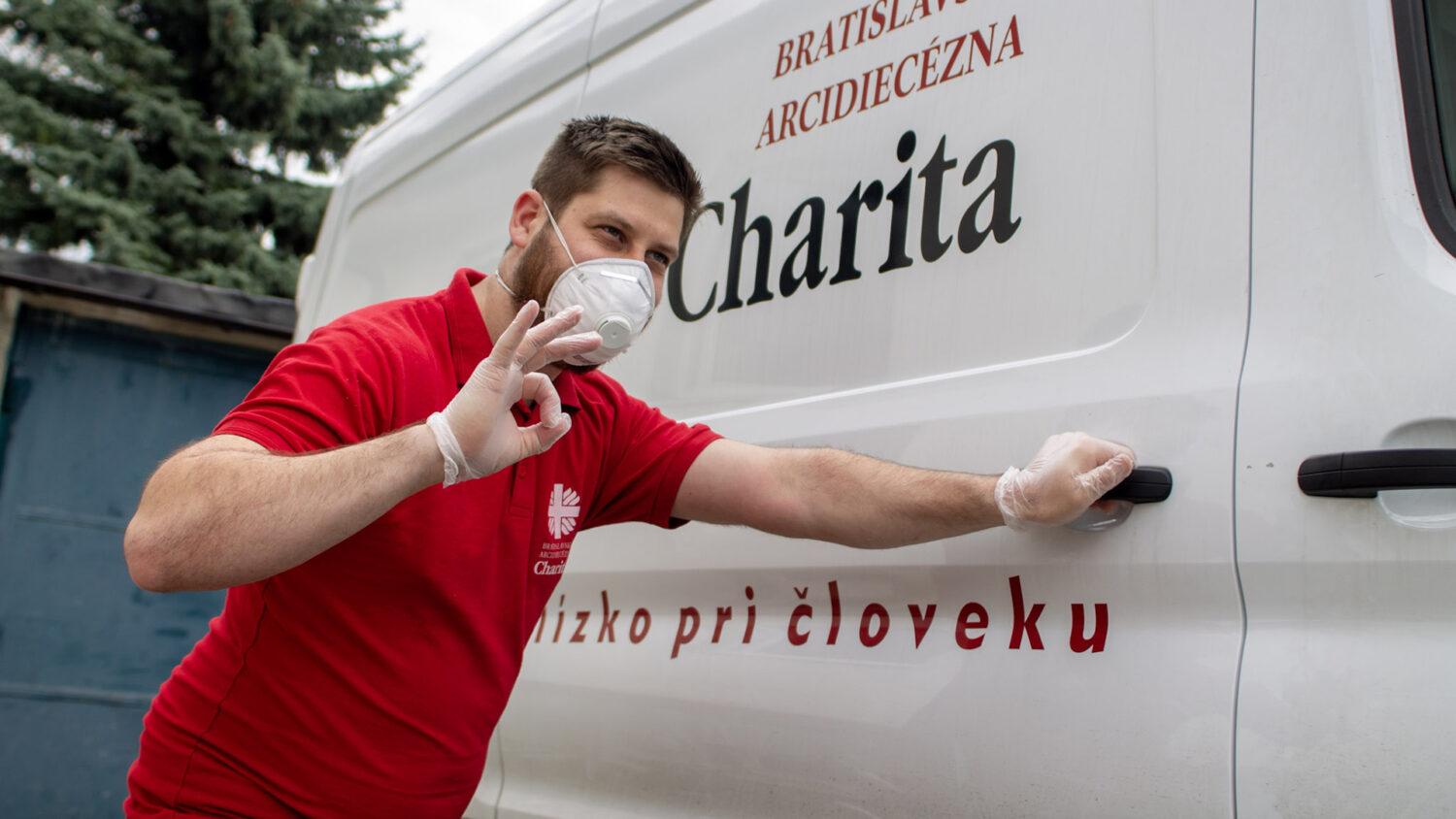 V charite nepatríme k tým, ktorí majú zostať v režime „home office“