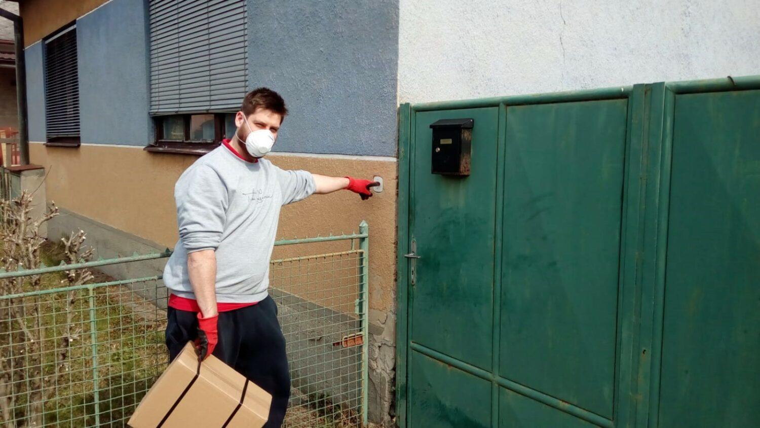 V charite nepatríme k tým, ktorí majú zostať v režime „home office“