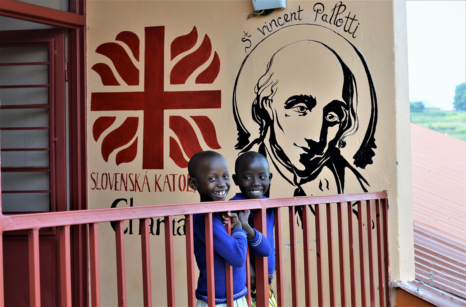 Pol roka venoval deťom v Rwande: Vo svätej zemi som našiel aj pokoru