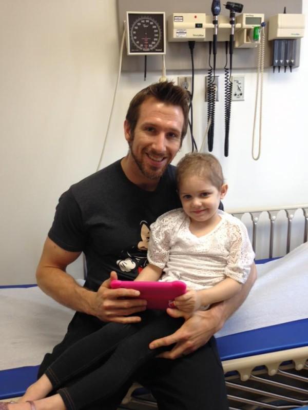 Ona má 4 roky a on 30. A vzali sa so súhlasom okolia