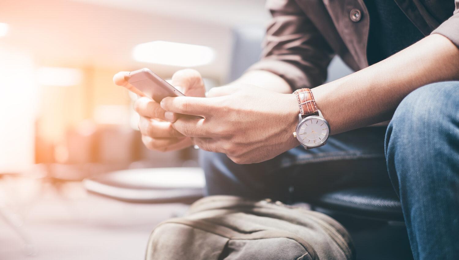 Čo by nemalo chýbať v mobile kresťana?