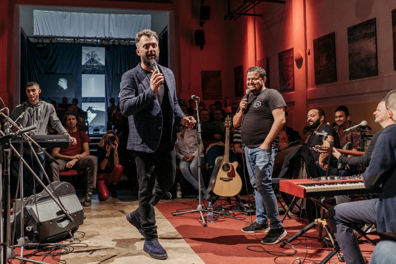 Marián Čekovský s Rómami o Rómoch – Le Romenca pal o Roma