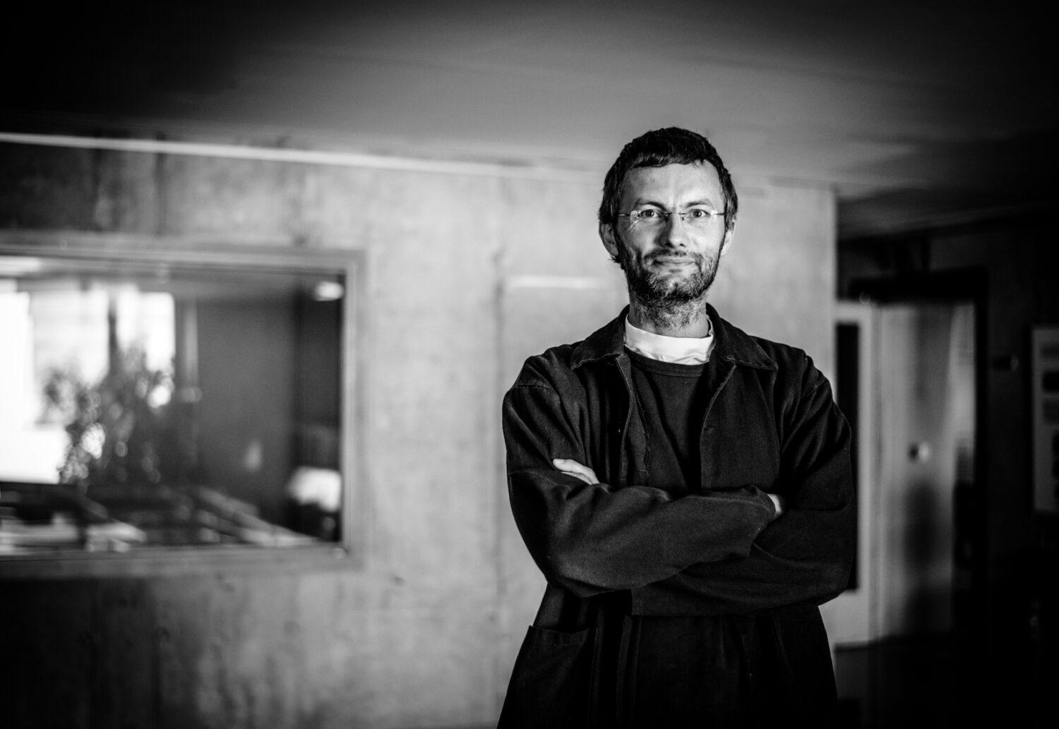 Religionista Jaroslav Franc: Konšpiračné teórie sa tvária, že pomáhajú