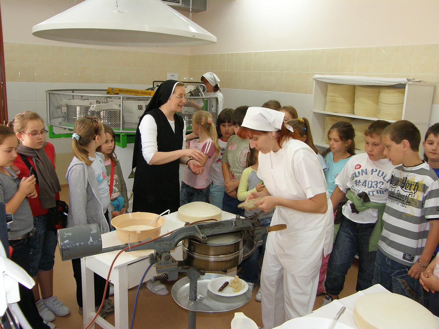 Sestra Klarissa z Congregatio Jesu v Prešove: Pri pozdvihovaní si uvedomujem, že to už nie je obyčajná hostia, ale predo mnou je živý Kristus