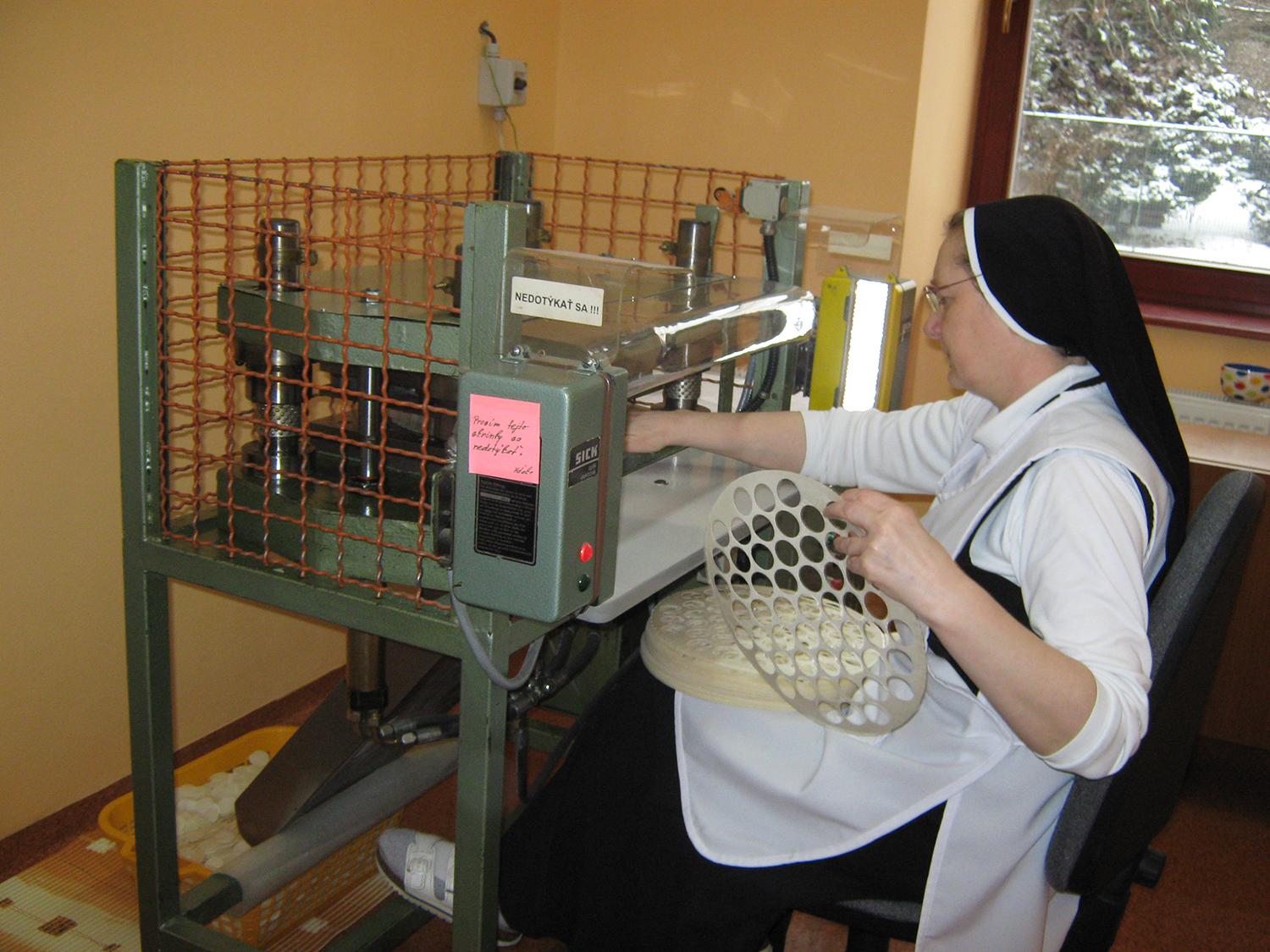 Sestra Klarissa z Congregatio Jesu v Prešove: Pri pozdvihovaní si uvedomujem, že to už nie je obyčajná hostia, ale predo mnou je živý Kristus