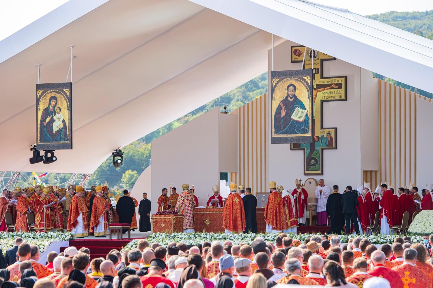 NAŽIVO _ Pápež František na Slovensku: Šaštín slávi svätú omšu s pápežom Františkom