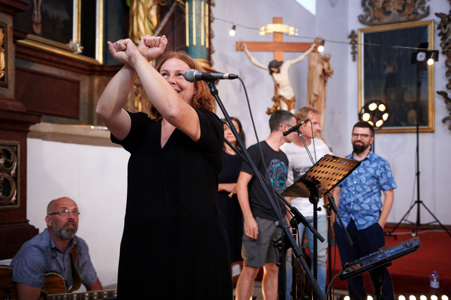 Adriana Kružliaková: Vlajky nám pomáhajú vyjadriť to, čo Bohu chceme povedať