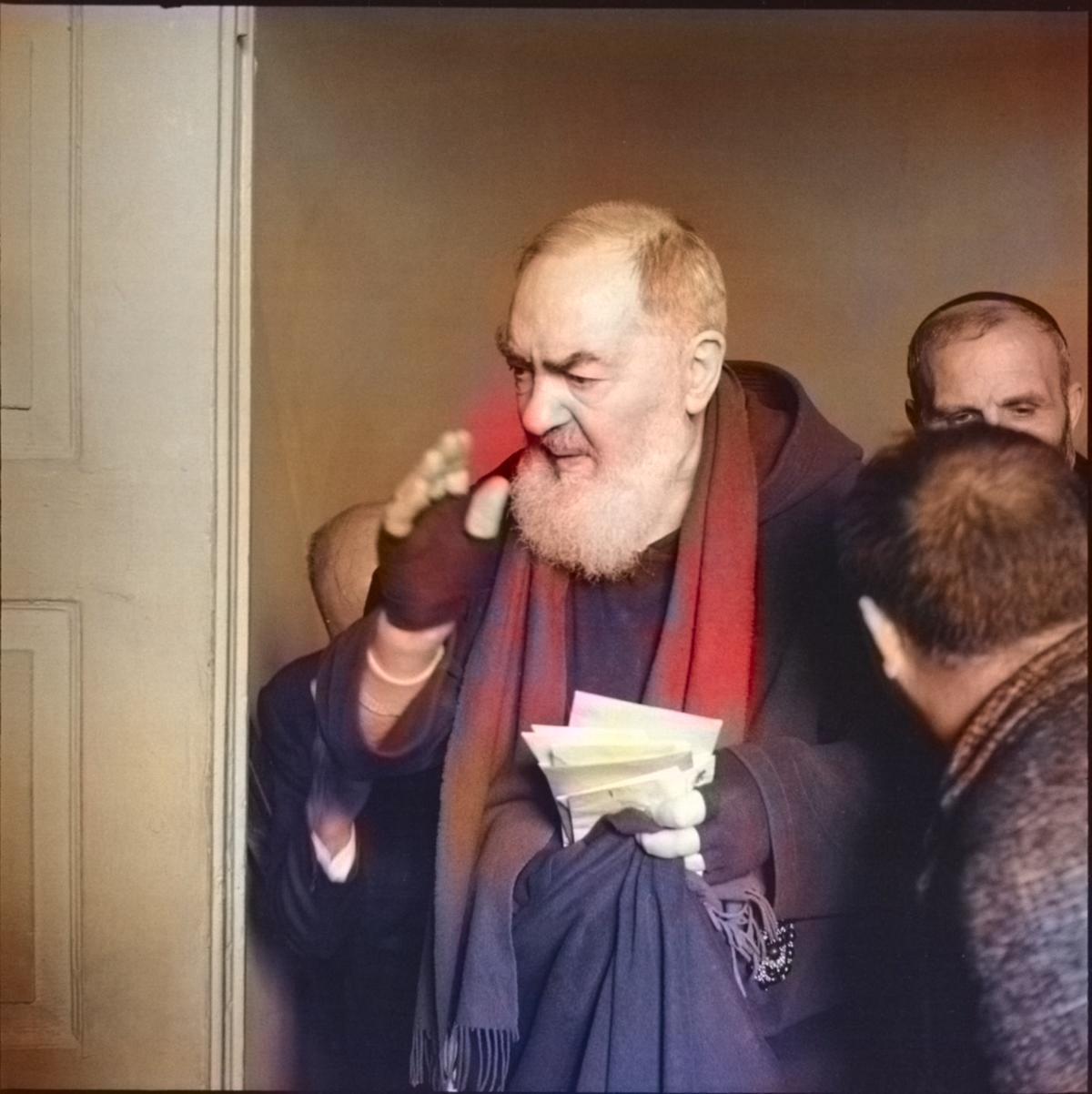 Sv. Páter Pio: Neobyčajný svätec obklopený zázrakmi