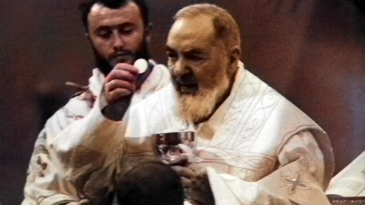 Sv. Páter Pio: Neobyčajný svätec obklopený zázrakmi